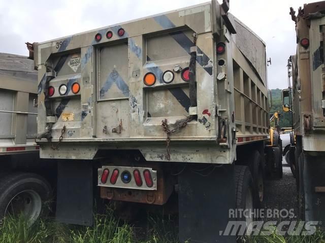 Mack GU713 Savivarčių priekabų vilkikai