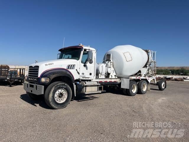 Mack GU713 Kita