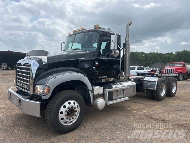 Mack GU713 Naudoti vilkikai