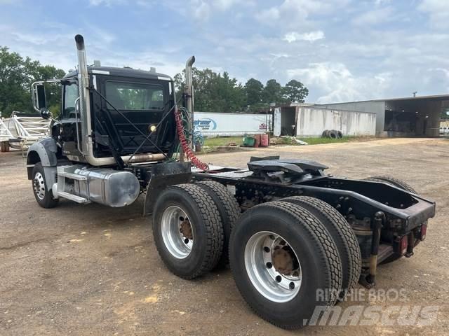 Mack GU713 Naudoti vilkikai