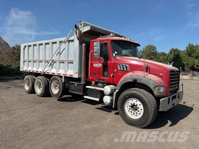 Mack GU713 Savivarčių priekabų vilkikai
