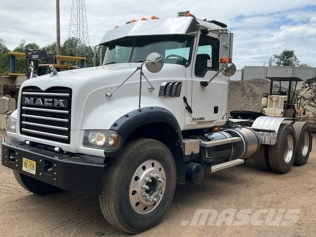Mack GU713 Naudoti vilkikai