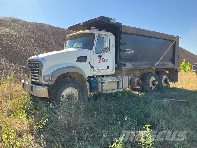 Mack GU713 Savivarčių priekabų vilkikai
