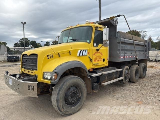 Mack GU713 Savivarčių priekabų vilkikai