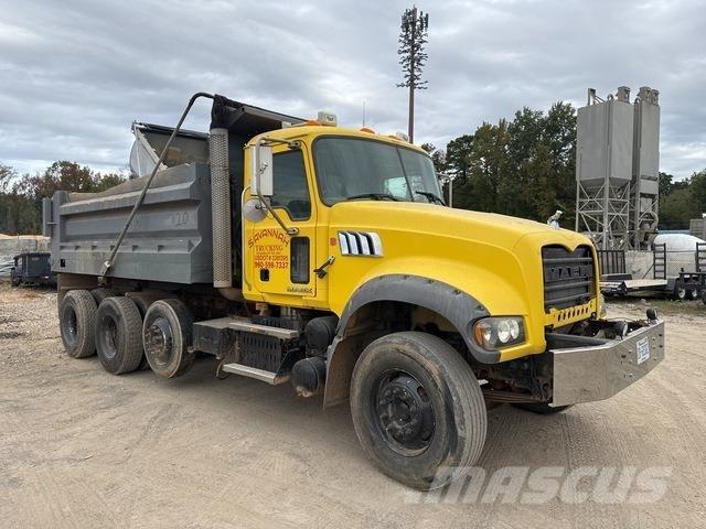 Mack GU713 Savivarčių priekabų vilkikai