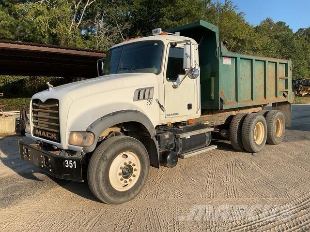 Mack GU713 Savivarčių priekabų vilkikai