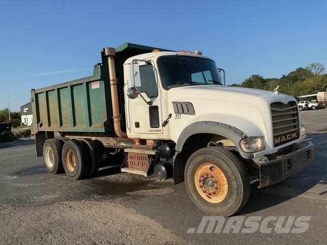 Mack GU713 Savivarčių priekabų vilkikai