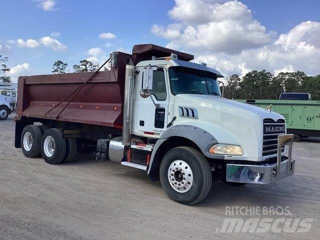 Mack GU813 Savivarčių priekabų vilkikai