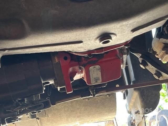 Mack GU813 Savivarčių priekabų vilkikai