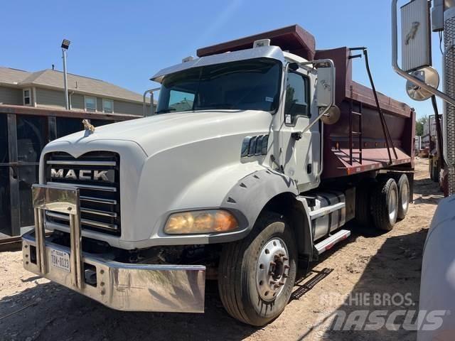 Mack GU813 Savivarčių priekabų vilkikai