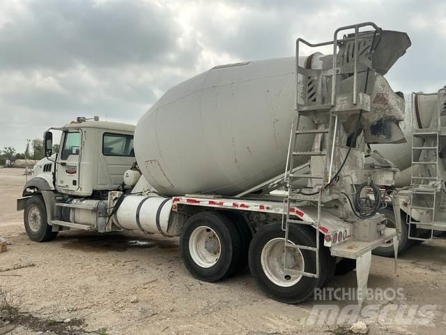 Mack GU813 Kita