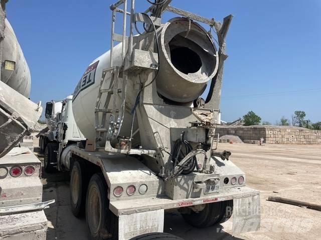 Mack GU813 Kita