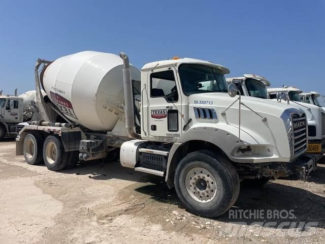 Mack GU813 Kita