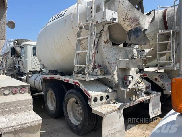 Mack GU813 Kita
