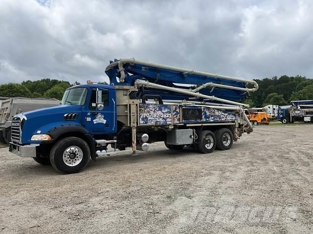 Mack GU813 Betono siurbliai