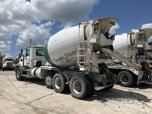 Mack GU813 Kita