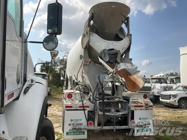 Mack GU813 Kita