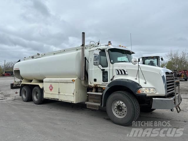 Mack GU813 Automobilinės cisternos