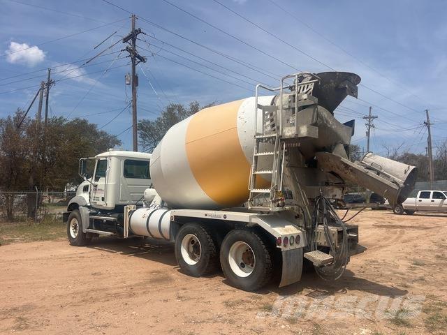 Mack GU813 Kita