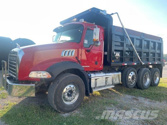 Mack GU813 Savivarčių priekabų vilkikai
