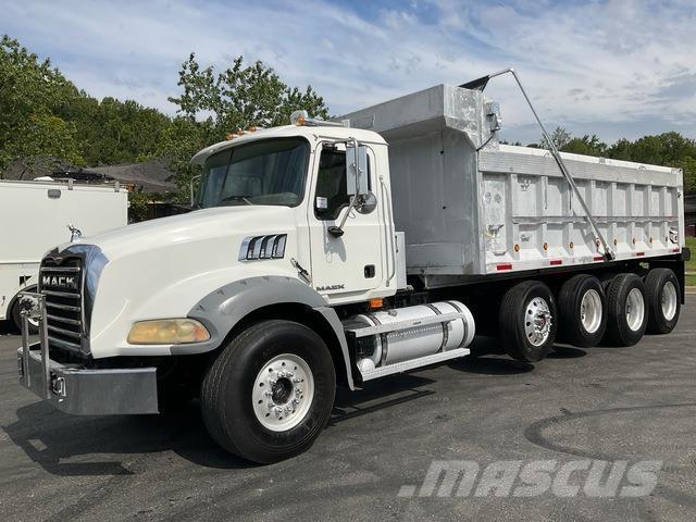 Mack GU813 Savivarčių priekabų vilkikai