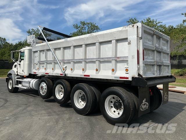 Mack GU813 Savivarčių priekabų vilkikai