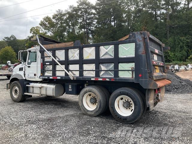 Mack GU813 Savivarčių priekabų vilkikai