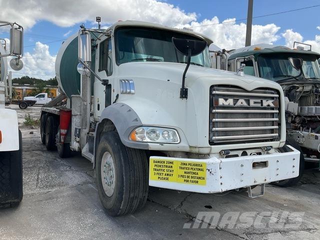 Mack GU813 Kita