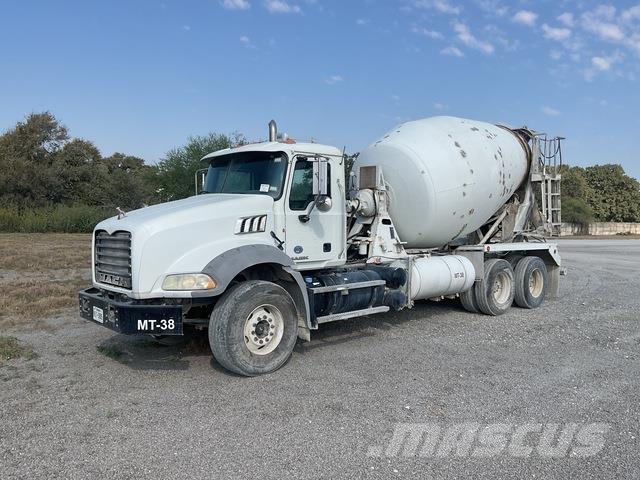 Mack GU813 Kita