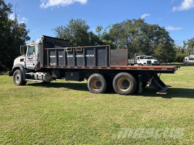 Mack GU813 Savivarčių priekabų vilkikai