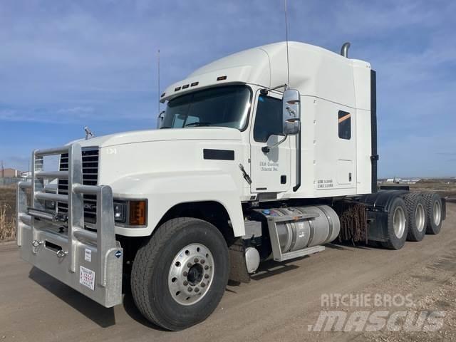 Mack PI86T Naudoti vilkikai
