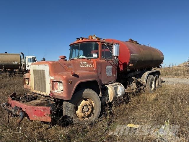 Mack R688ST Vandens sunkvežimiai