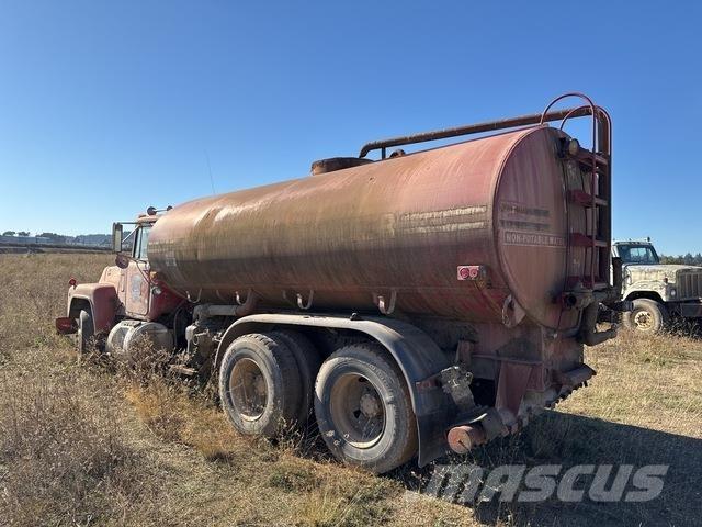 Mack R688ST Vandens sunkvežimiai