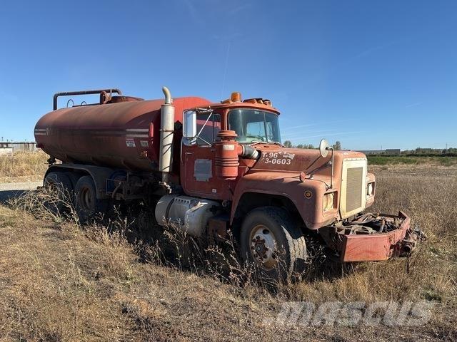 Mack R688ST Vandens sunkvežimiai