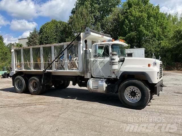 Mack RD600 Savivarčių priekabų vilkikai