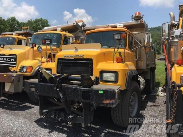 Mack RD600 Sniego peiliai ir valytuvai