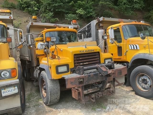 Mack RD600 Sniego peiliai ir valytuvai