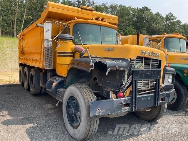 Mack RD686SX Savivarčių priekabų vilkikai