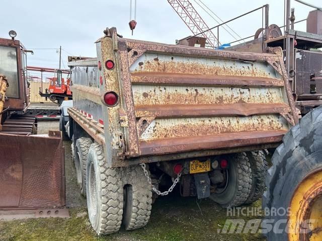 Mack RD688S Savivarčių priekabų vilkikai