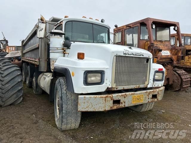 Mack RD688S Savivarčių priekabų vilkikai