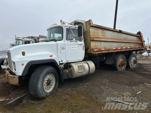 Mack RD688S Savivarčių priekabų vilkikai