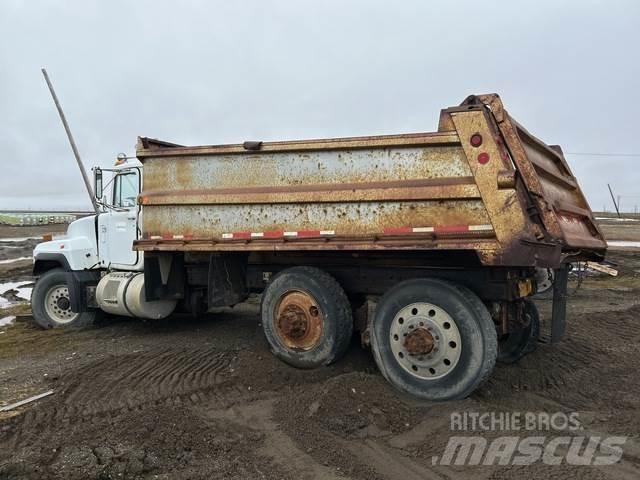 Mack RD688S Savivarčių priekabų vilkikai