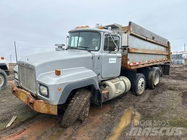 Mack RD688S Savivarčių priekabų vilkikai