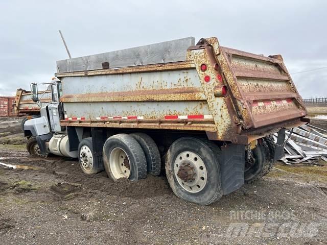 Mack RD688S Savivarčių priekabų vilkikai