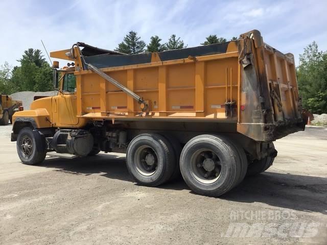 Mack RD688S Savivarčių priekabų vilkikai