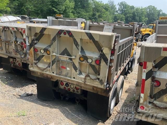 Mack RD688S Smėlio ir druskos barstytuvai