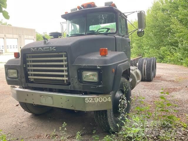 Mack RD688S Kabinos ir salonai