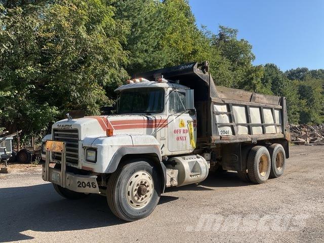 Mack RD688S Savivarčių priekabų vilkikai