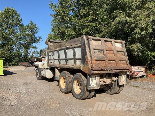 Mack RD688S Savivarčių priekabų vilkikai