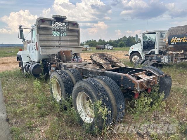 Mack RD688S Naudoti vilkikai